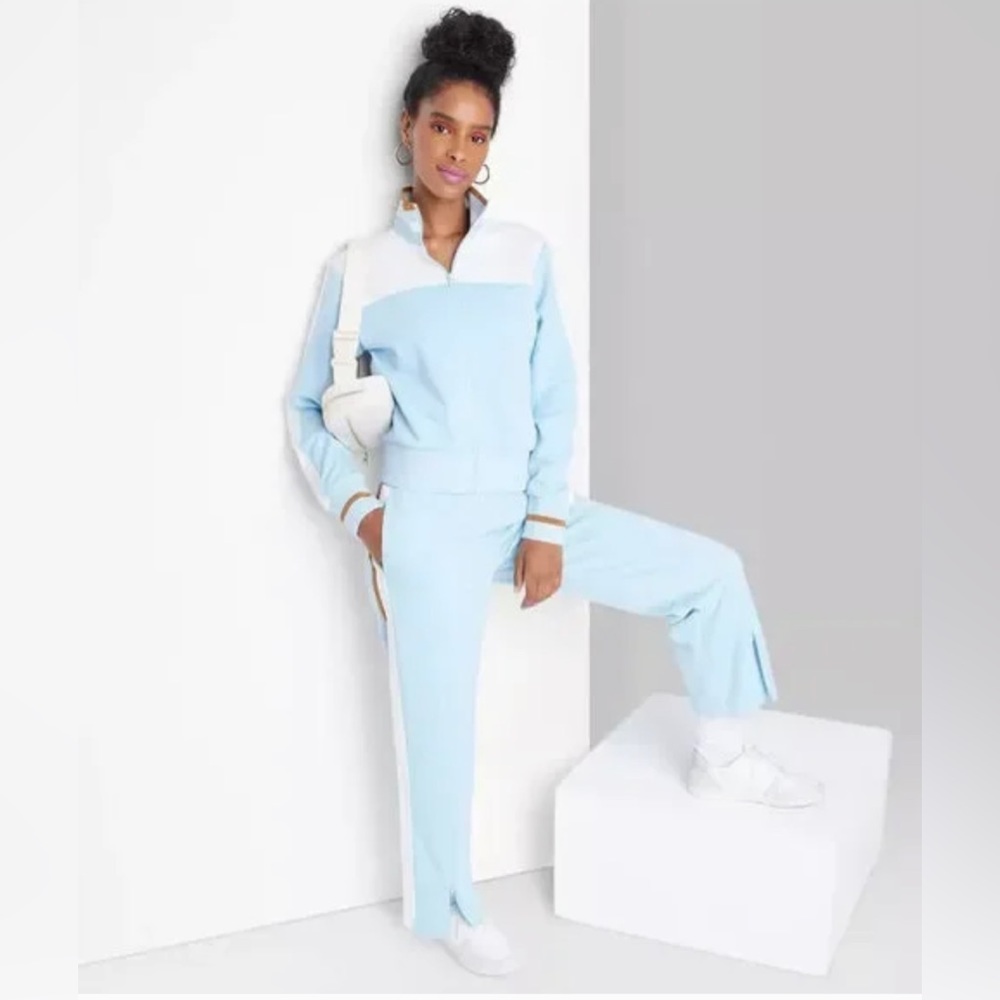 Wild Fable blue, matching tracksuit with zip flair legs size small